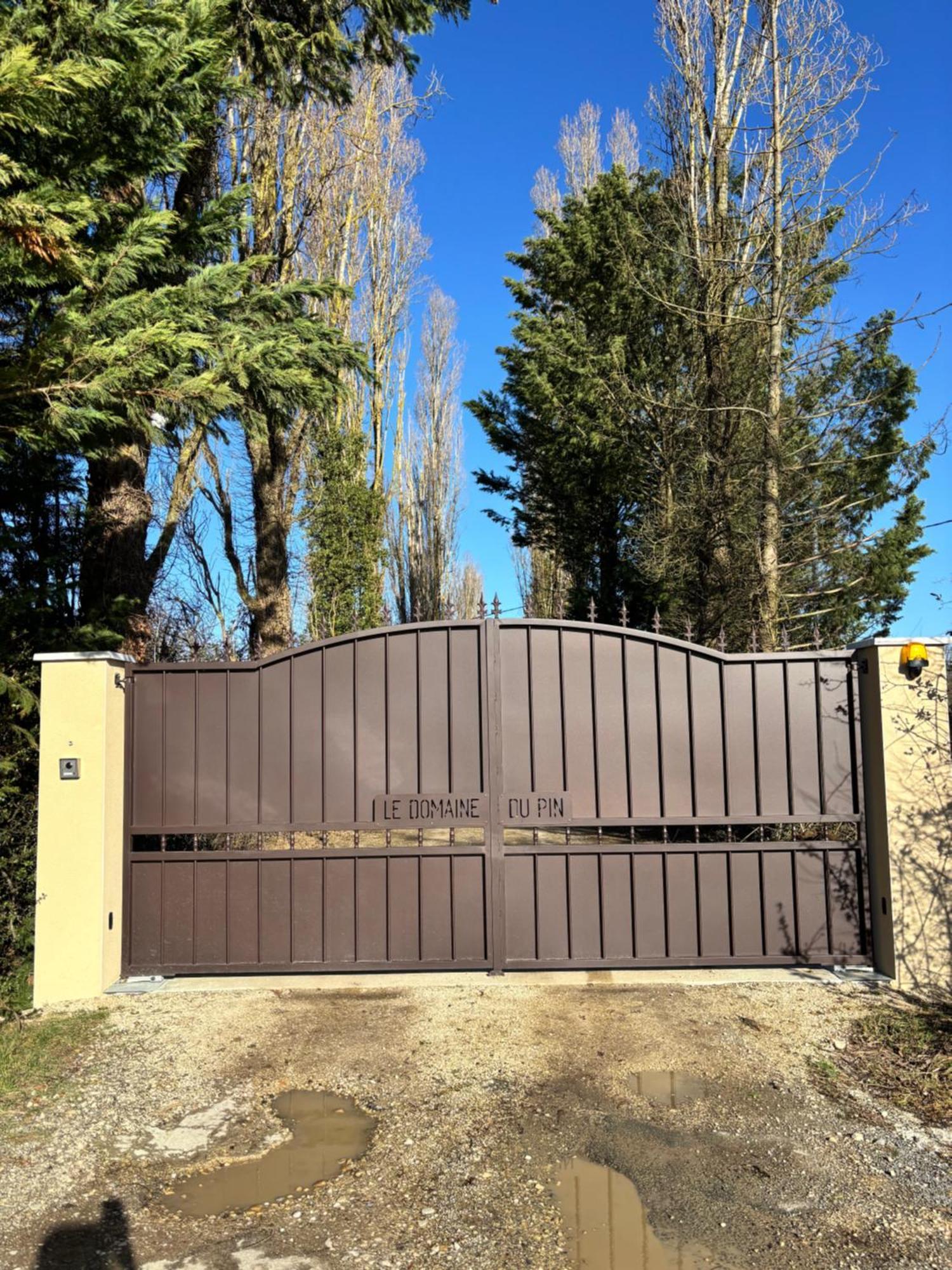 Le Domaine Du Pin Panzió Châtillon-sur-Chalaronne Kültér fotó