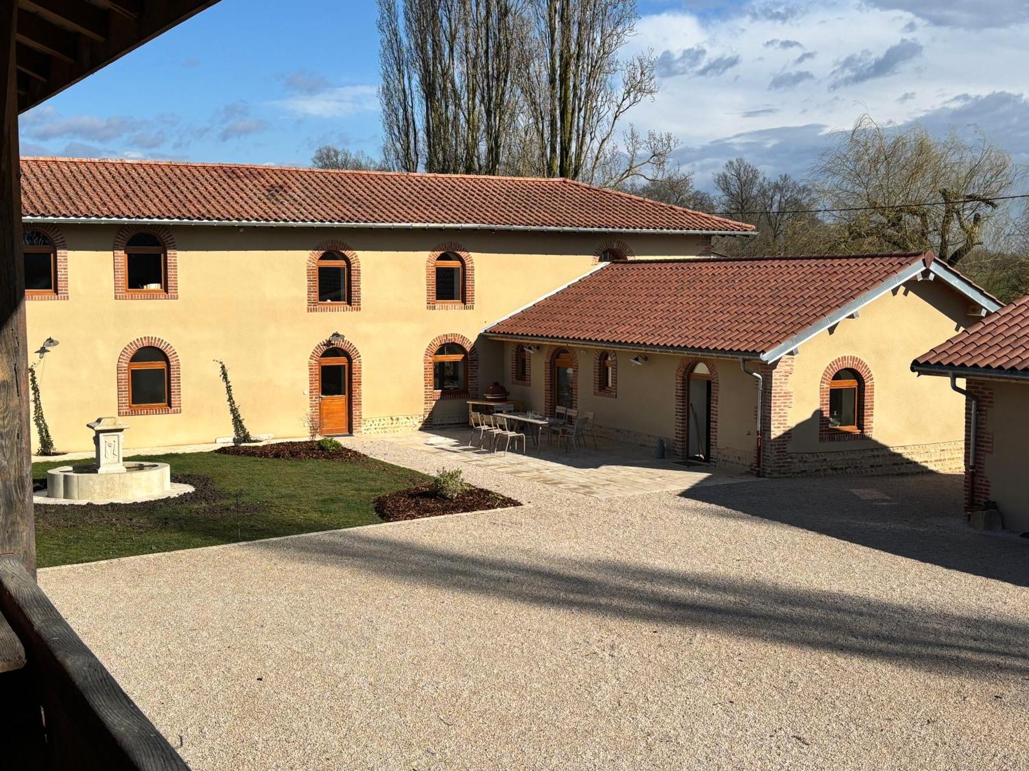 Le Domaine Du Pin Panzió Châtillon-sur-Chalaronne Kültér fotó