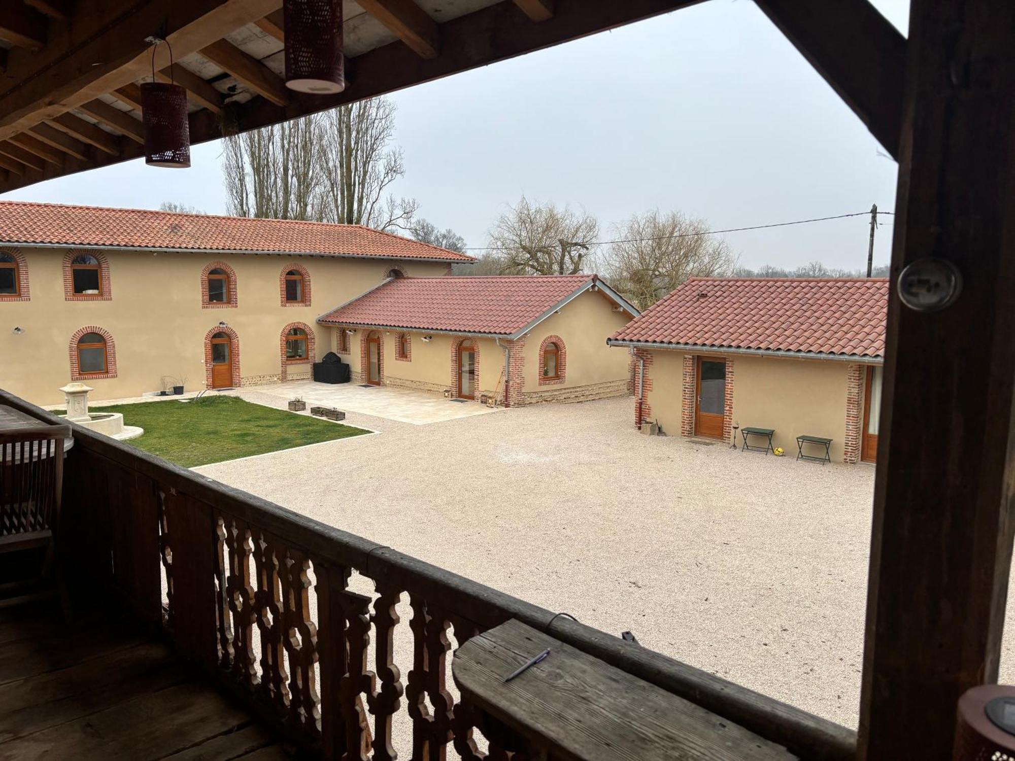 Le Domaine Du Pin Panzió Châtillon-sur-Chalaronne Kültér fotó
